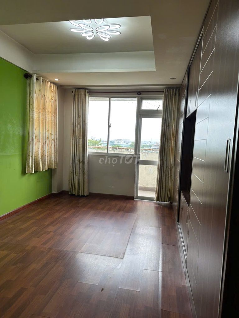 Close it up and rent out the 190-foot apartment, 2 bedrooms, 2 M.I.E., Full interior.