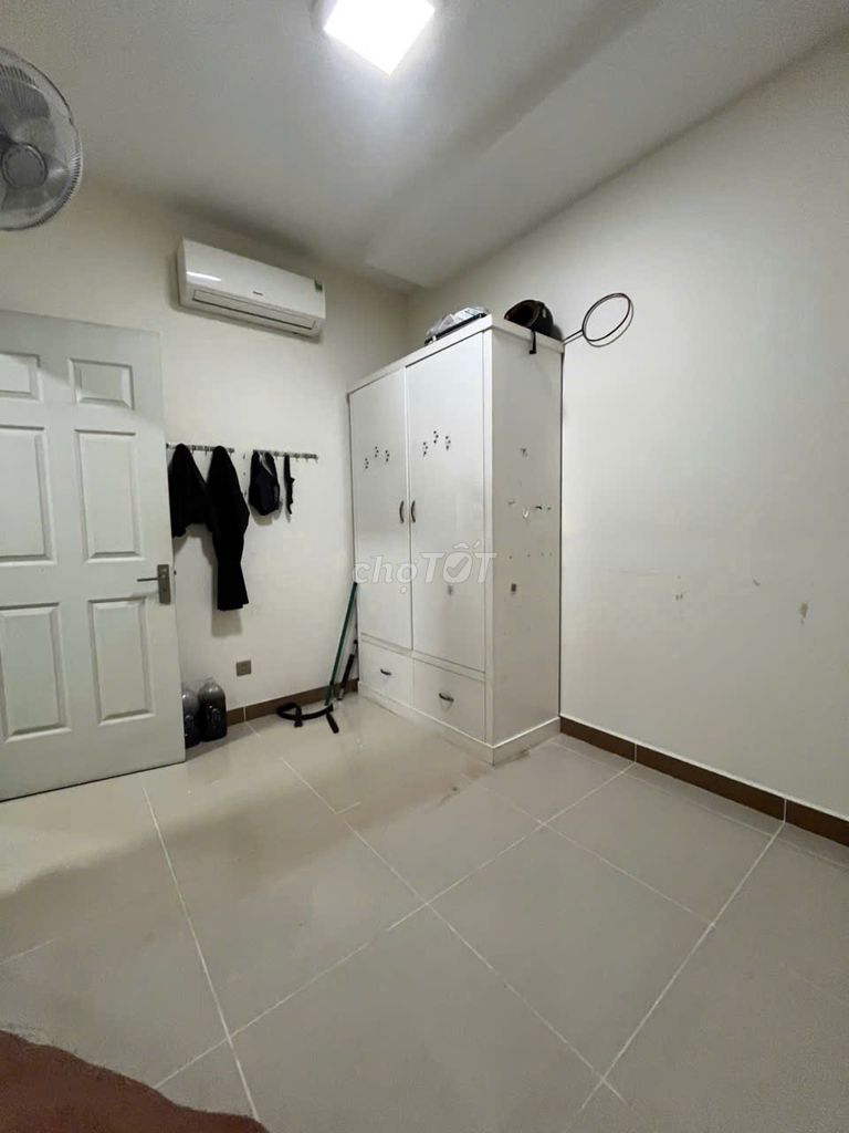 Rent apartment Era Town, District 7. 67 m2: Two bedrooms, two toilets, eight million, right there.