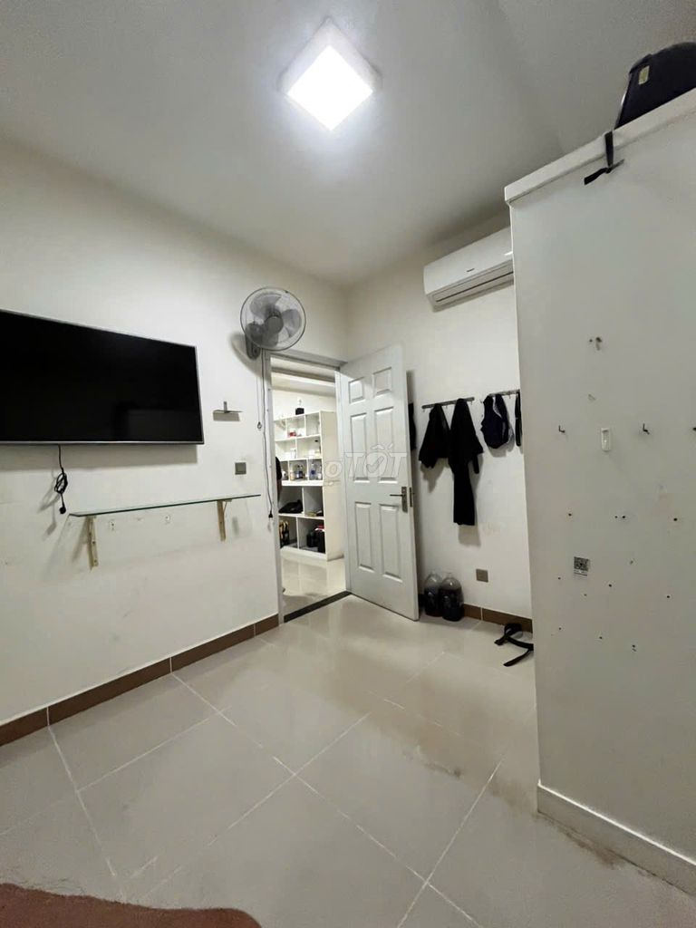 Rent apartment Era Town, District 7. 67 m2: Two bedrooms, two toilets, eight million, right there.