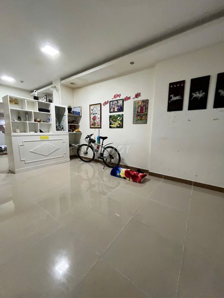 Rent apartment Era Town, District 7. 67 m2: Two bedrooms, two toilets, eight million, right there.