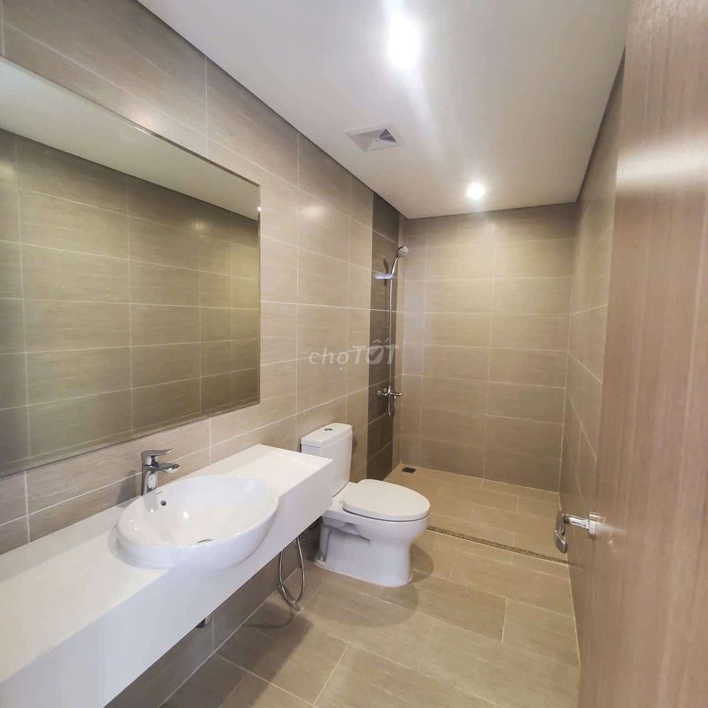 Rent a 46-foot-two, one bedroom, RanidBow Division for 5.2 million a month.