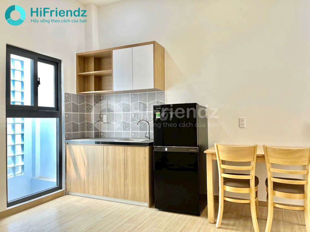 [Cell 2] The clear mini window apartment] Full interior near three lipstick