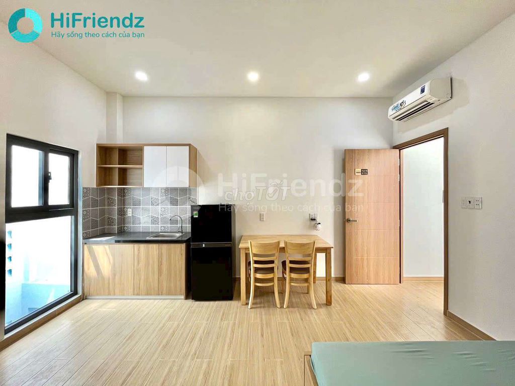 [Cell 2] The clear mini window apartment] Full interior near three lipstick