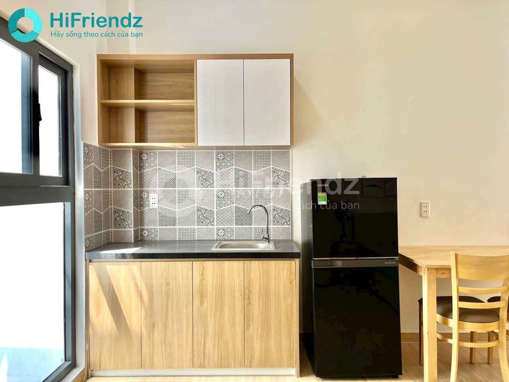 [Cell 2] The clear mini window apartment] Full interior near three lipstick