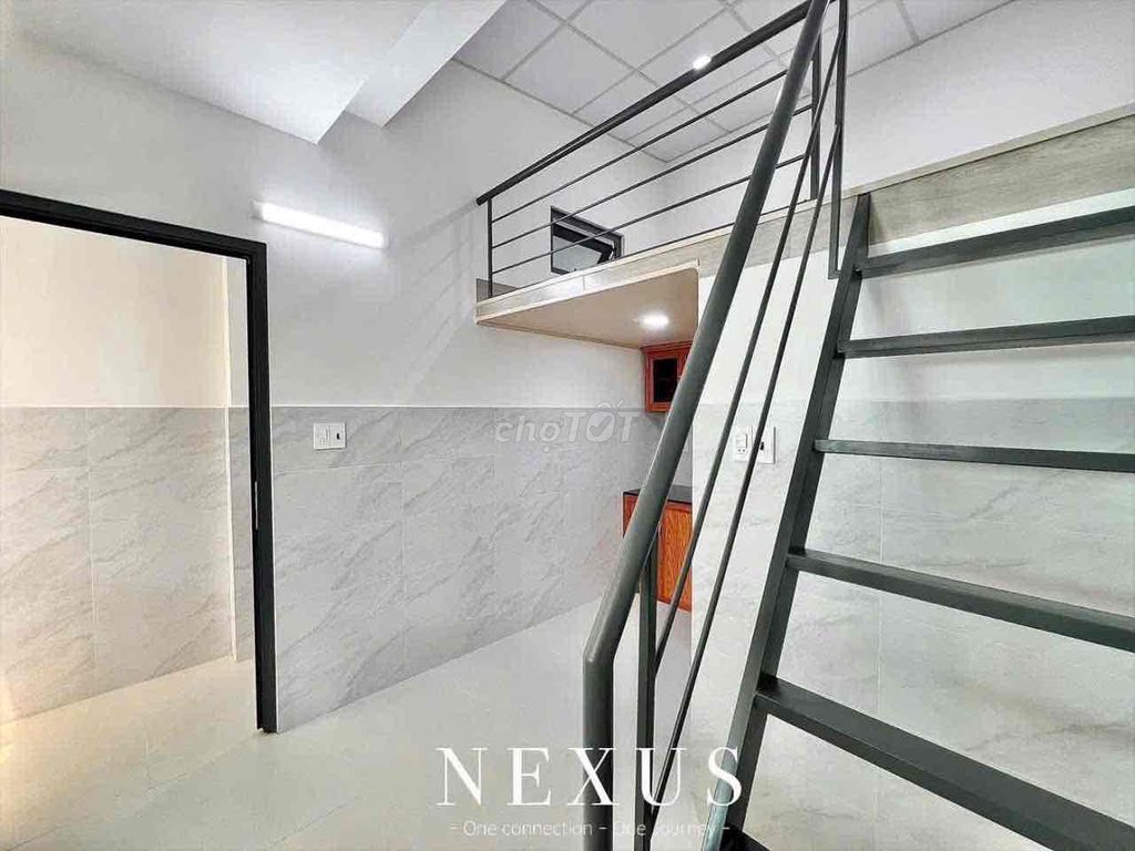 Opening the apartment, the furniture at the new home market.