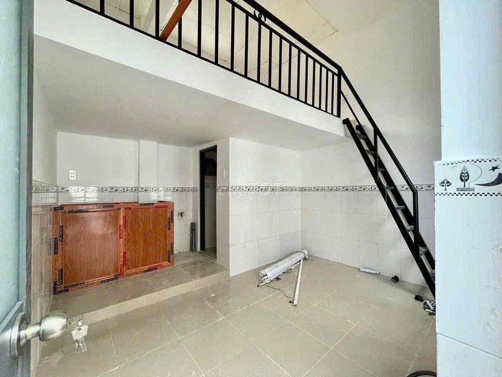 Opening the apartment, the furniture at the new home market.