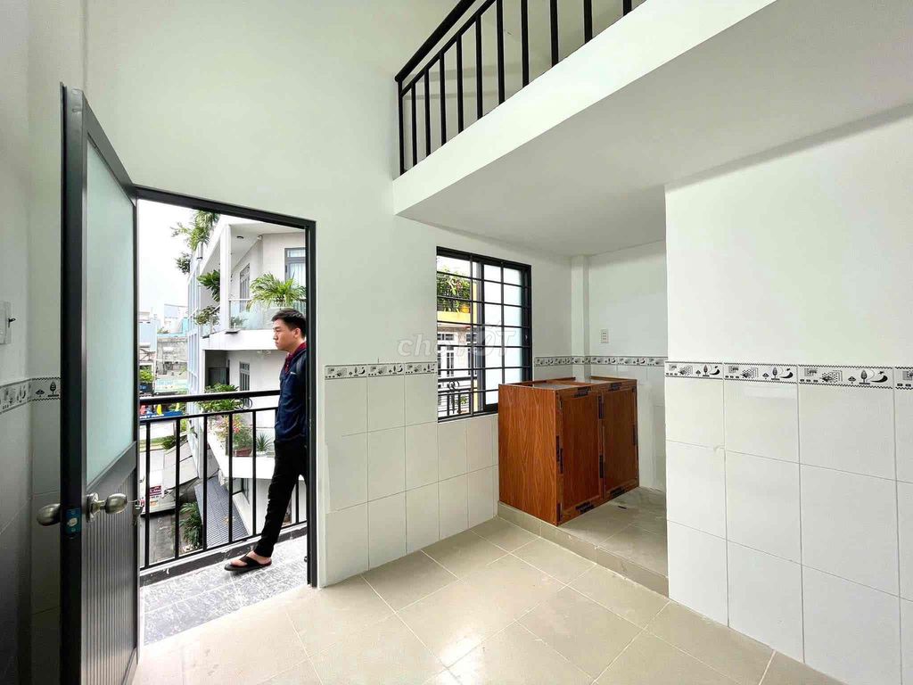 Opening the apartment, the furniture at the new home market.