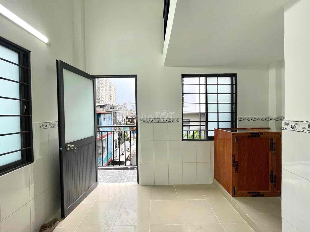 Opening the apartment, the furniture at the new home market.
