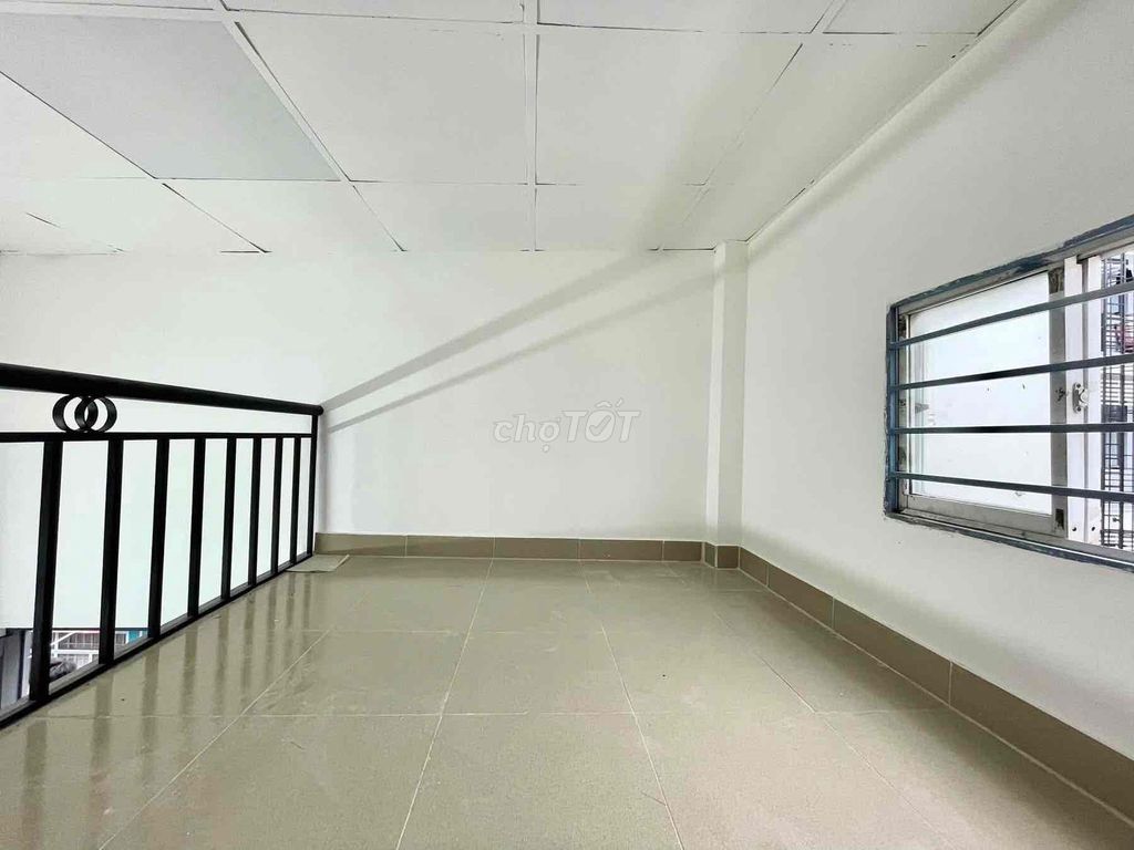 Opening the apartment, the furniture at the new home market.