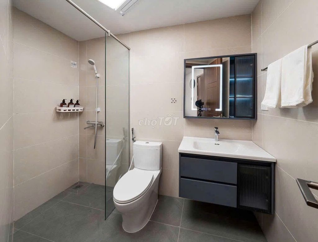 Silver Building. Ocean Ten. District 12. 70 meters two bedrooms. Seven million.