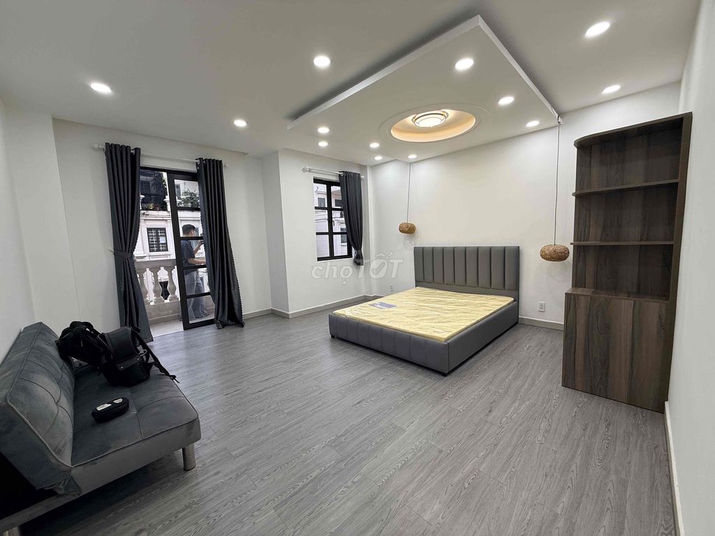 50 meters wide balcony cleaner room.