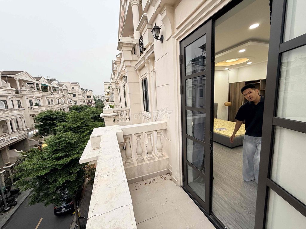 50 meters wide balcony cleaner room.