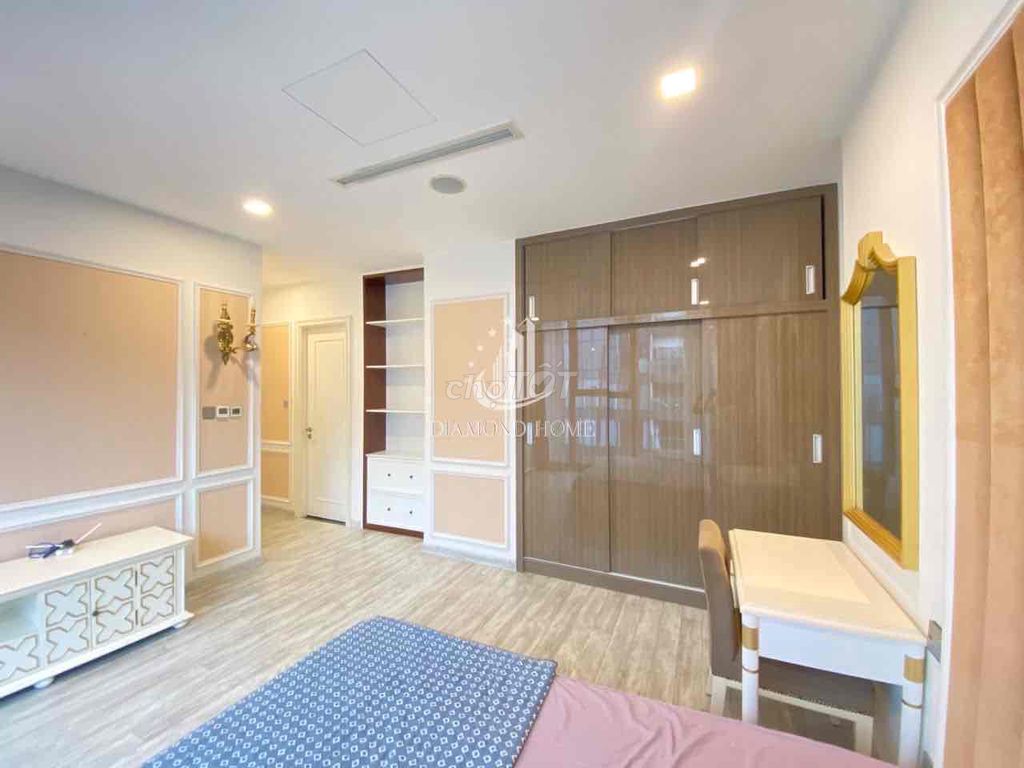 Three bedrooms Bason View Rivers of the Roses, big area.