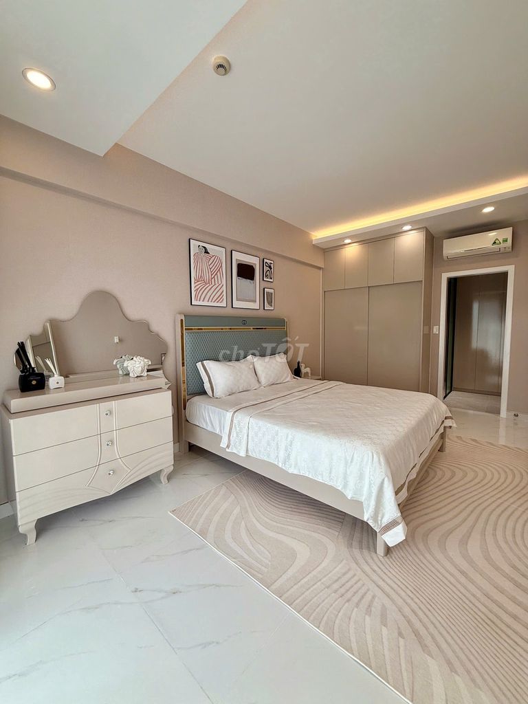 Hire fast The Aurora pmh, District 7. The new house is 100%, two bedrooms, Full. Only 24 million.