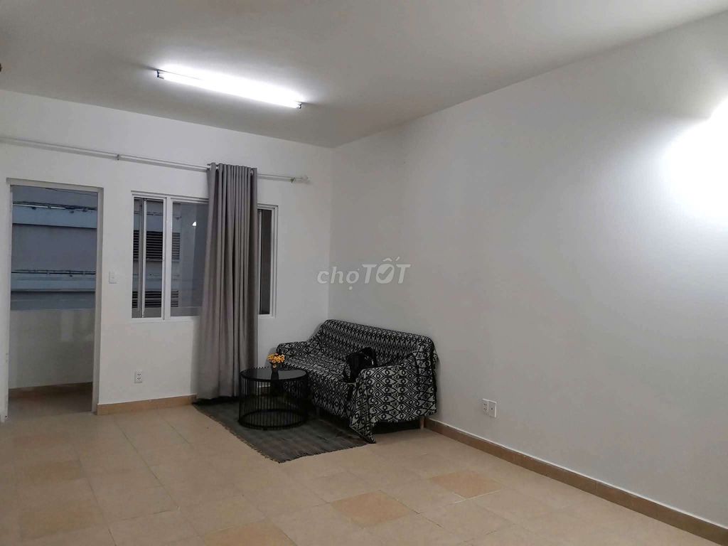 Rent apartment to the second group.