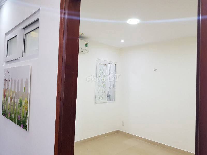 Two bedrooms. Two high-level toilets.