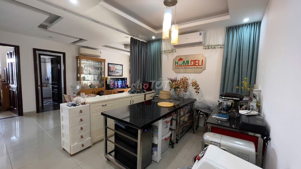 Three bedrooms for cheap rent.
