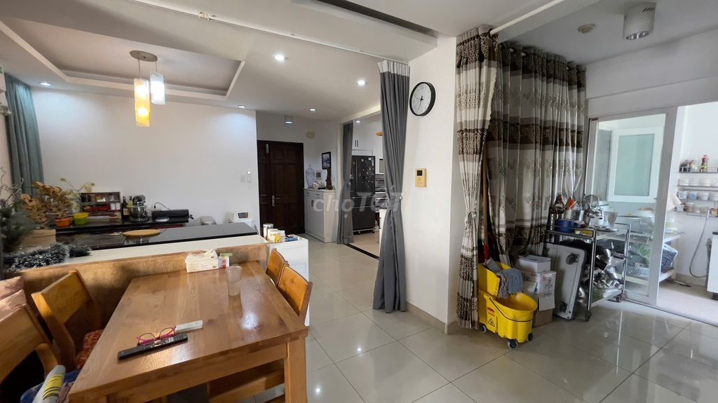 Three bedrooms for cheap rent.