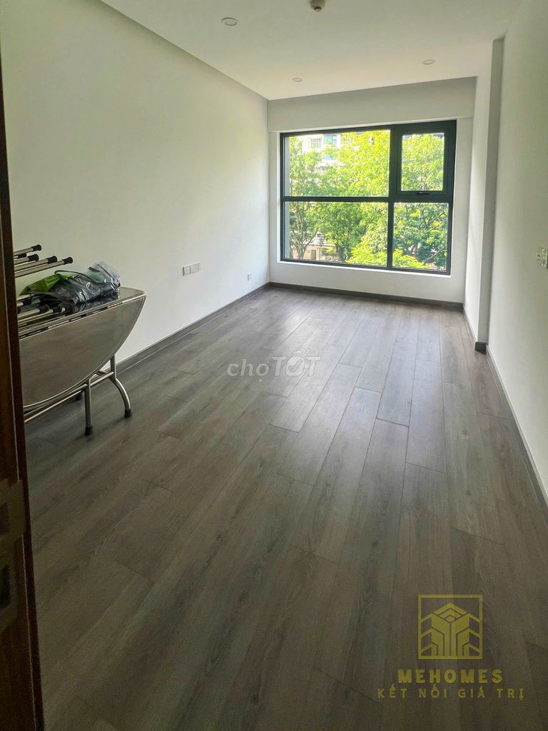 It's the owner who rents three of thesky linked villa basic furniture.