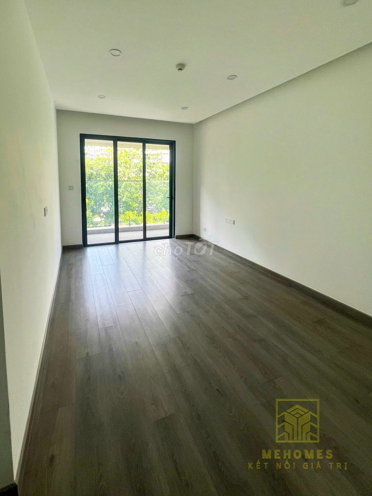 It's the owner who rents three of thesky linked villa basic furniture.