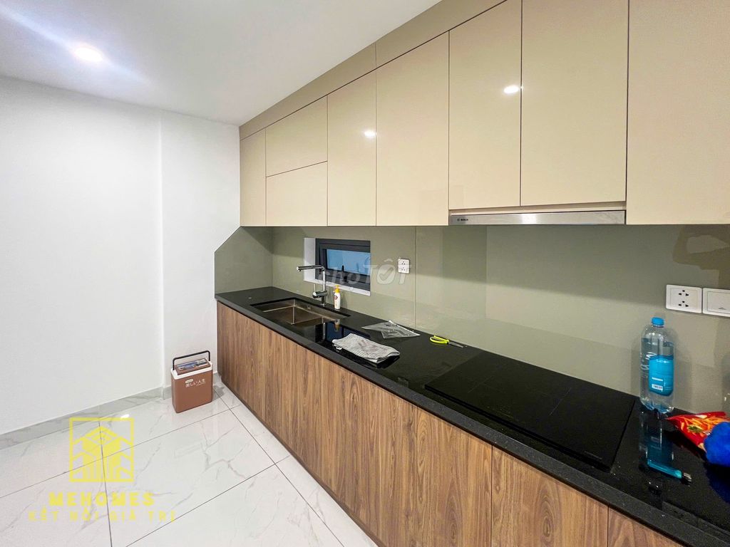It's the owner who rents three of thesky linked villa basic furniture.