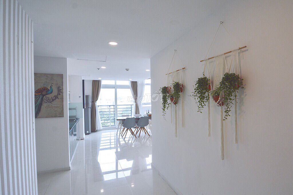 Renting apartments, 11th and 140 meters, 3 bedrooms, 15 million.