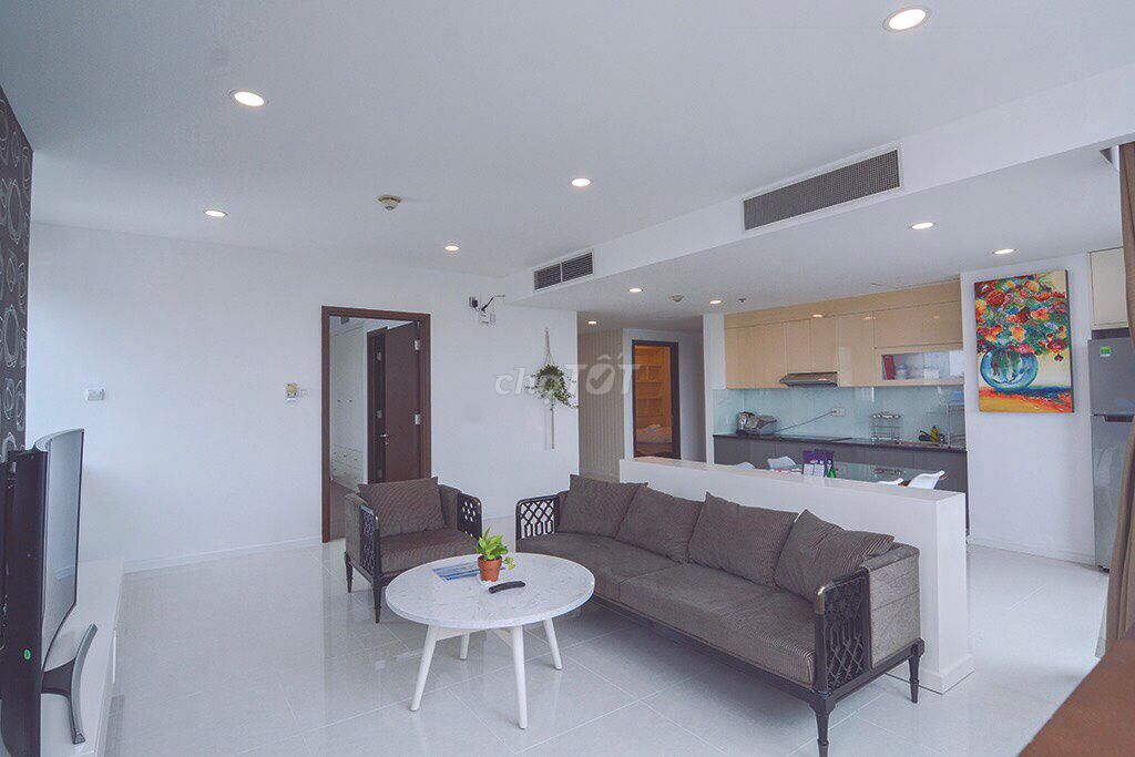 Renting apartments, 11th and 140 meters, 3 bedrooms, 15 million.