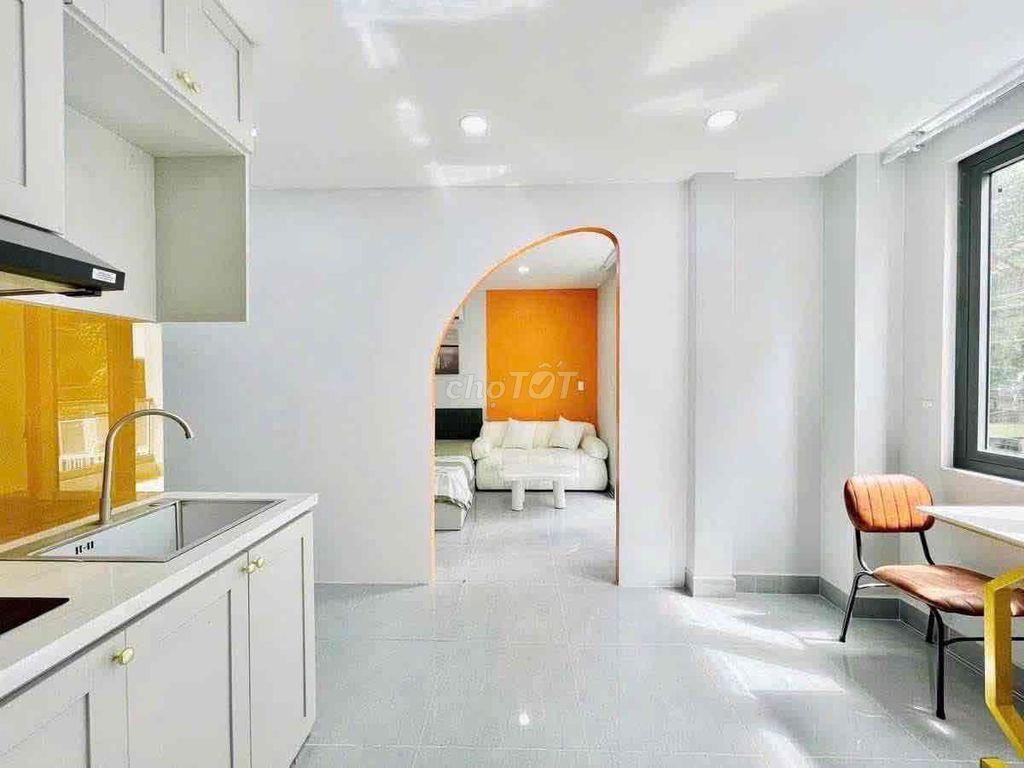 Rent the District of 7 Royal Parks near District 1, 4th, 8th.