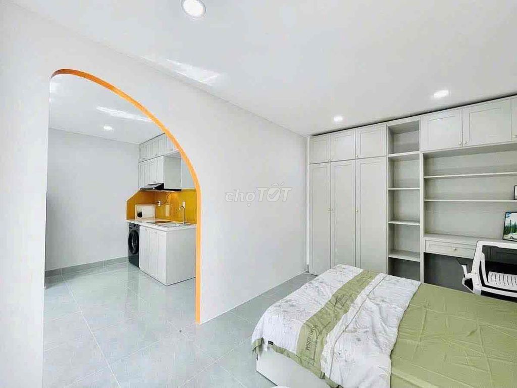 Rent the District of 7 Royal Parks near District 1, 4th, 8th.