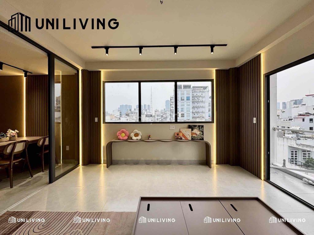 Open the apartment. One tone brown, high-level luxry.