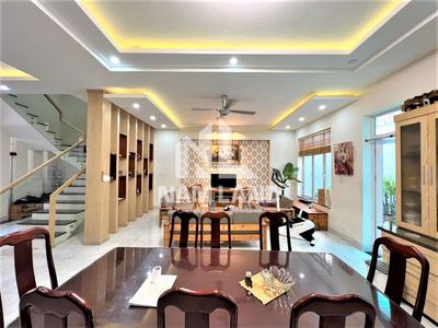 The villa next to the ceiling of the 9 M does... 30 million.