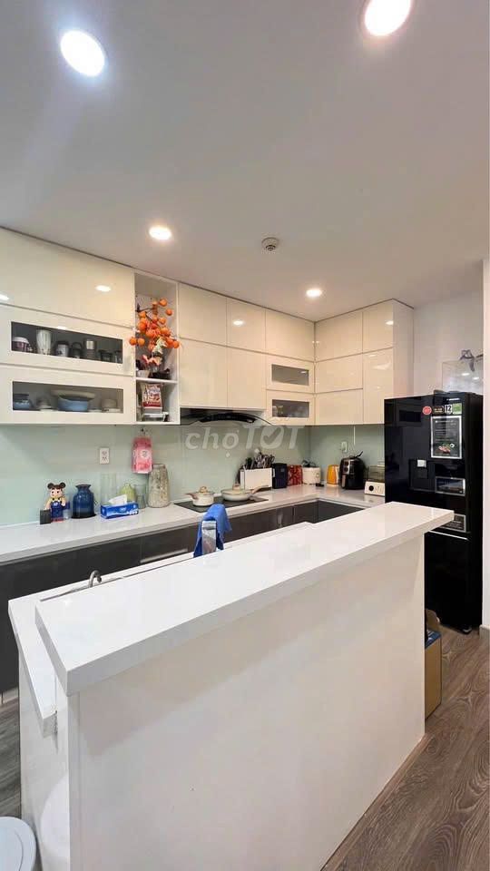 Carillon 1-Hoàng Hoa Thám, 2 full bedrooms, $1.5 million a month.