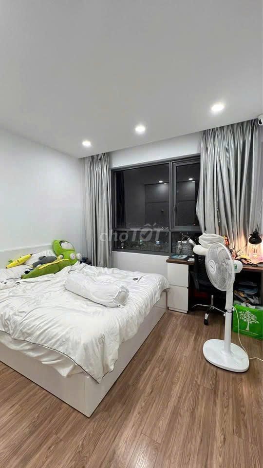 Carillon 1-Hoàng Hoa Thám, 2 full bedrooms, $1.5 million a month.