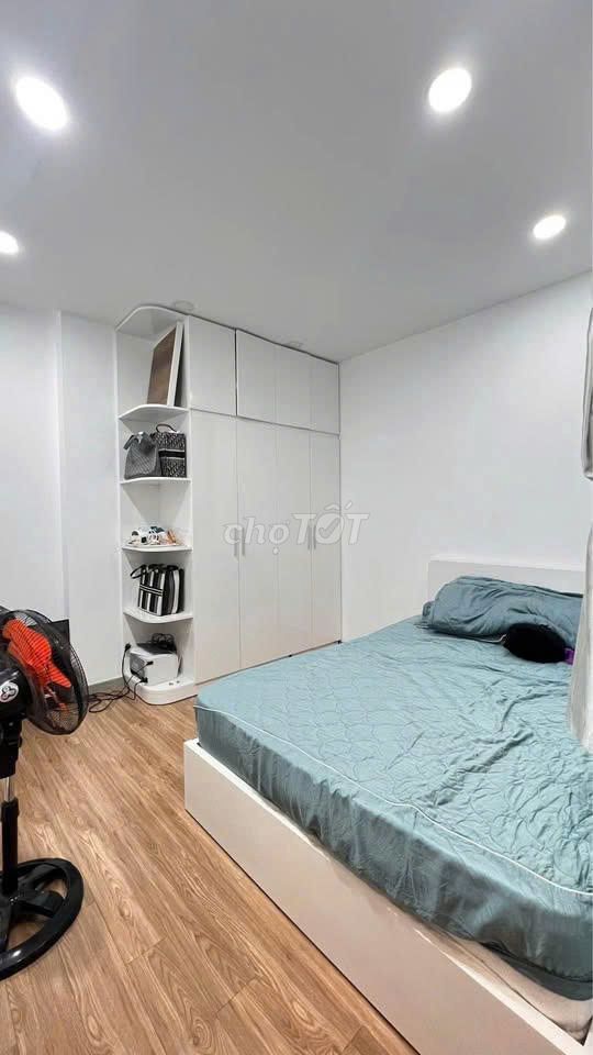 Carillon 1-Hoàng Hoa Thám, 2 full bedrooms, $1.5 million a month.