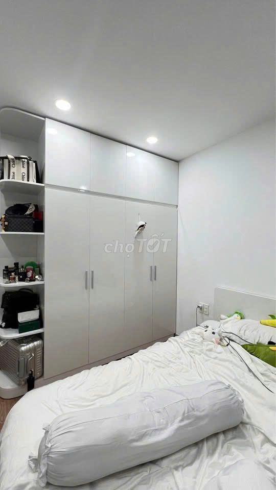 Carillon 1-Hoàng Hoa Thám, 2 full bedrooms, $1.5 million a month.