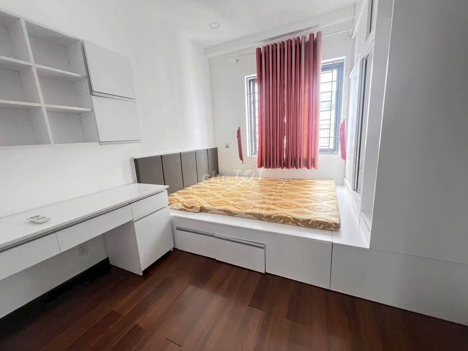 The two apartments are clear. Carillon3, Hoàng Hoa Thám full of furniture for only 13 million and a half.
