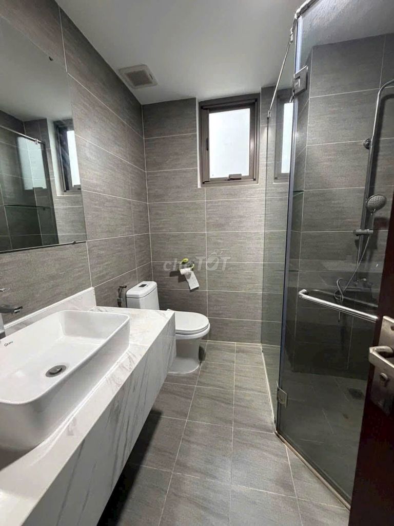C/c Sacom 340 new building, advanced interior, 85 meters2, at 10.5 million a month.