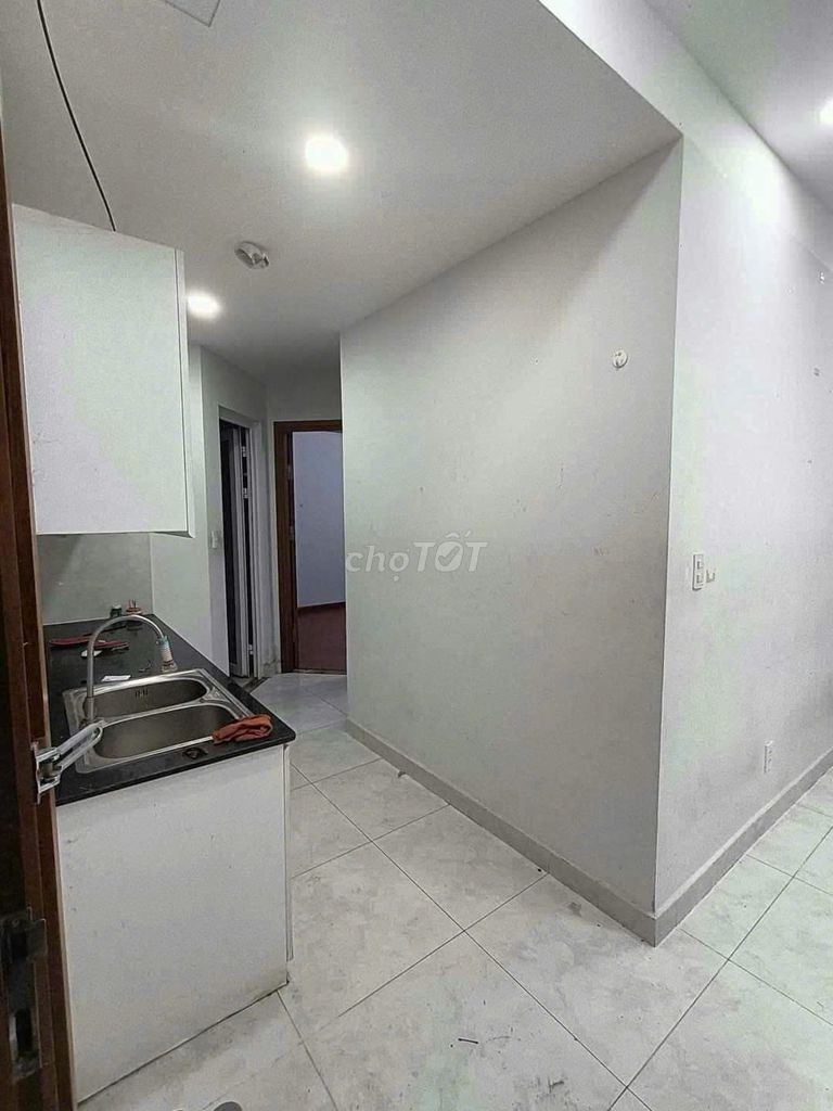 Renting Felisa Riverside District 8