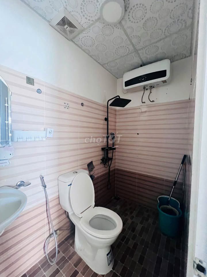 Renting Topaz Home apartments, Phan Hwak - nice house, two bedrooms only 7 million and a half perth.