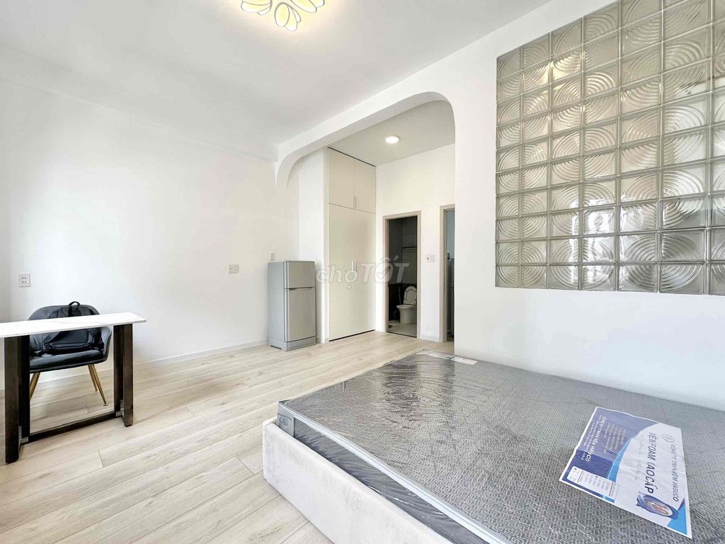 Rent the District Service Room 2 full interior area laserview