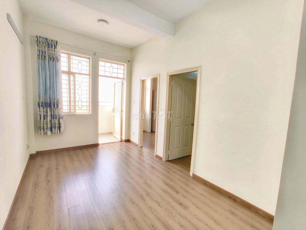 Lý Chính Thắng-Quine building 3 stairs level 2 60 meters 1 bedroom, 95 million a month.