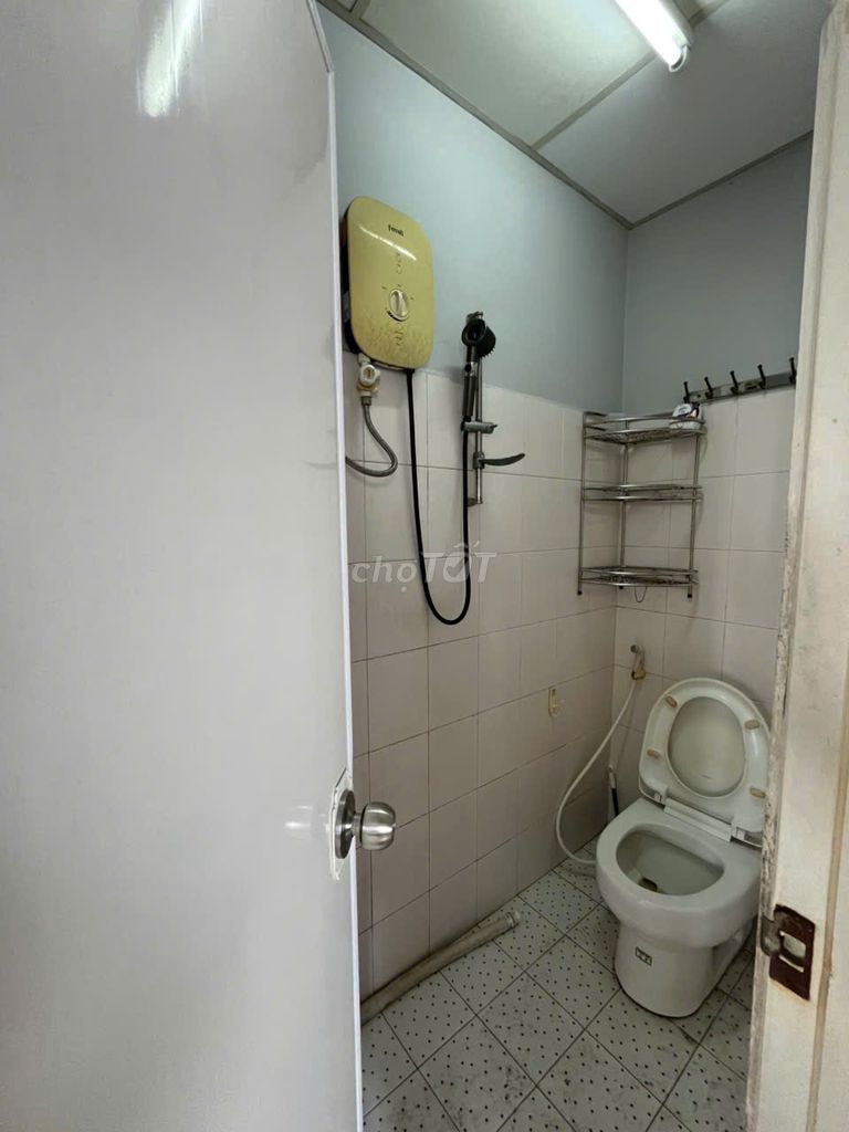 Rent apartment 109 Nguyễn Biểu District 5, area: 50 meters two, one bedroom has seven.