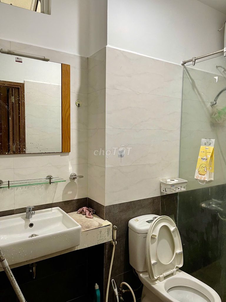 Renting Belleza apartment, District 7. 124 meters, 3 bedrooms, 2 bathrooms with air conditioning, 12 million new houses.