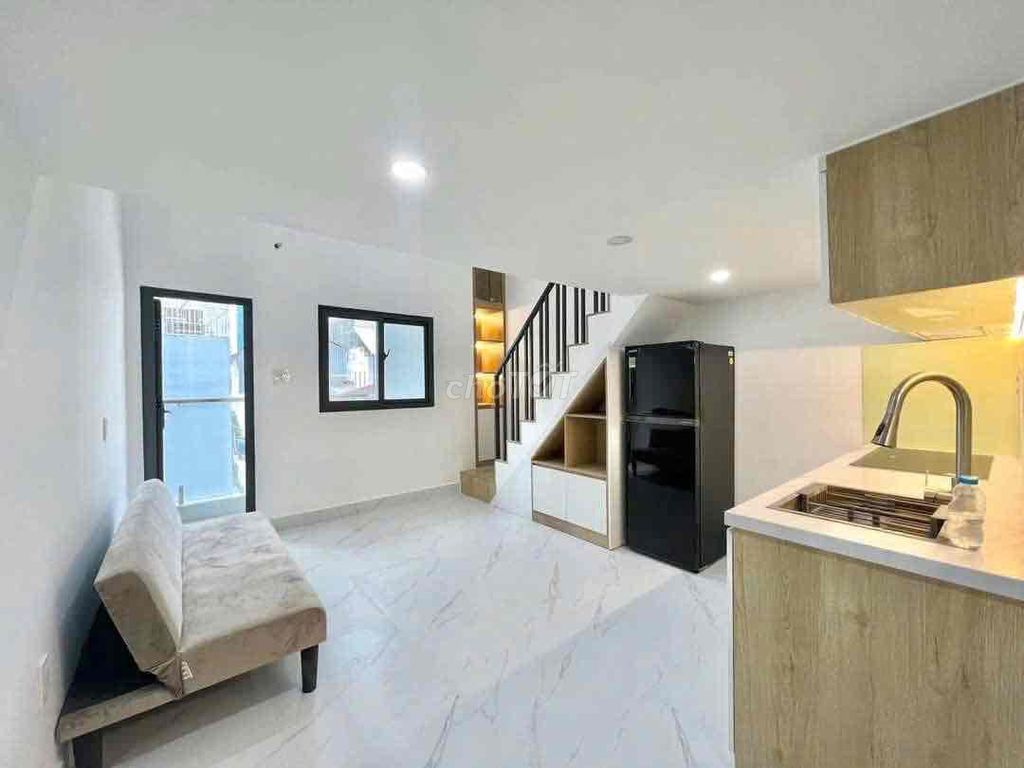 The apartment is full of senior furniture right here in Đỗ Xuân Hợp
