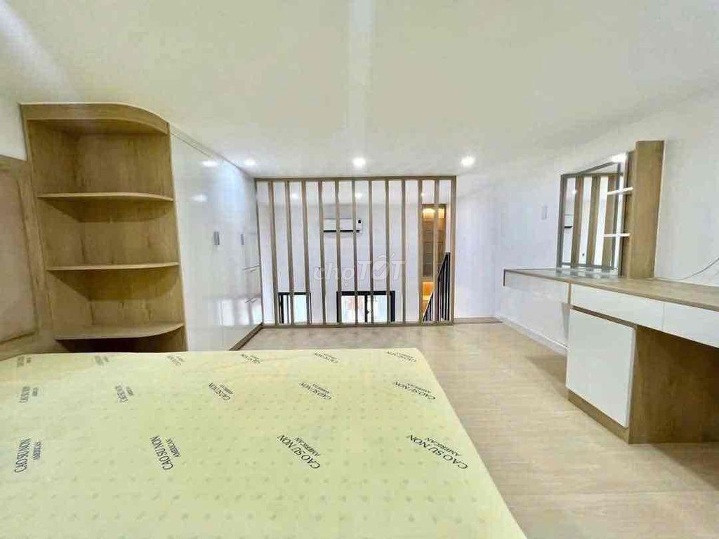 The apartment is full of senior furniture right here in Đỗ Xuân Hợp