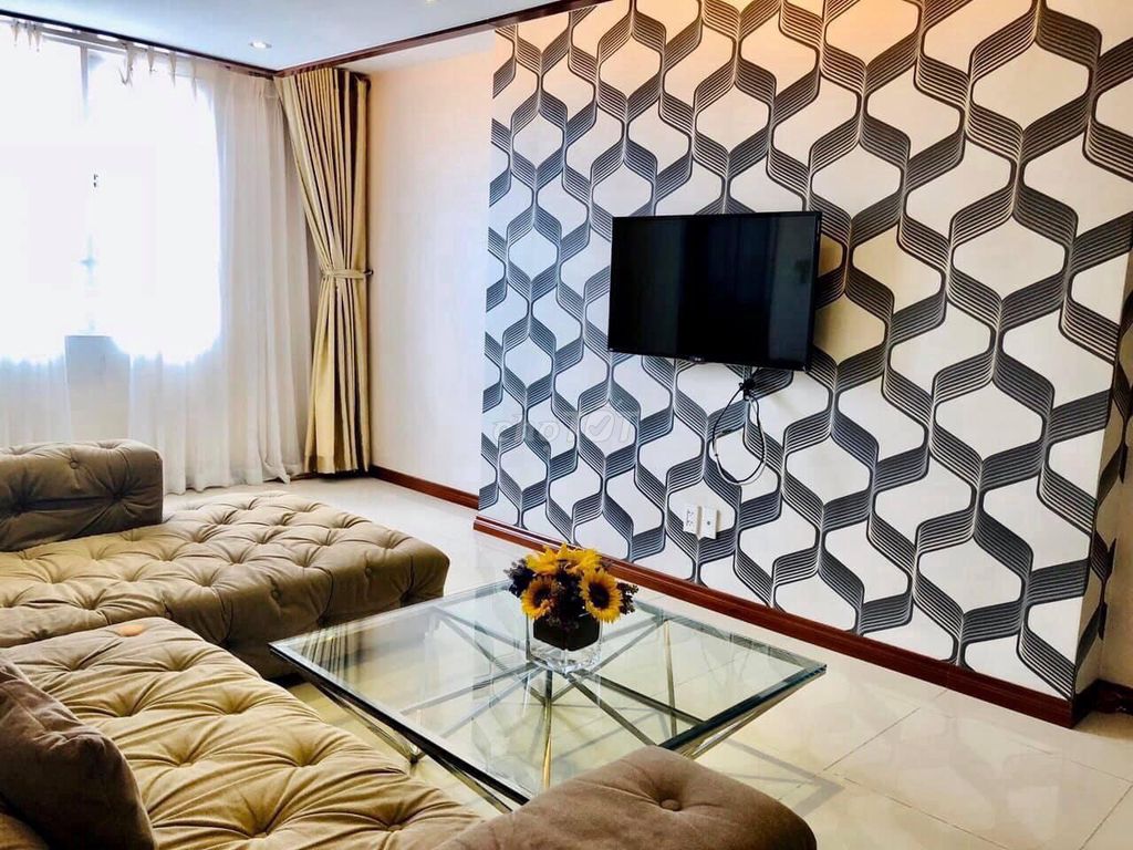 It's the owner who needs to rent-- 3 bedrooms 120 M2 floors high, full interior, 15 million.