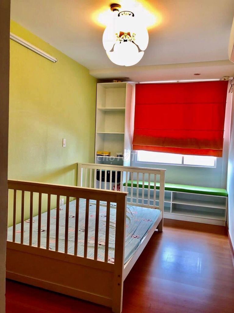 It's the owner who needs to rent-- 3 bedrooms 120 M2 floors high, full interior, 15 million.