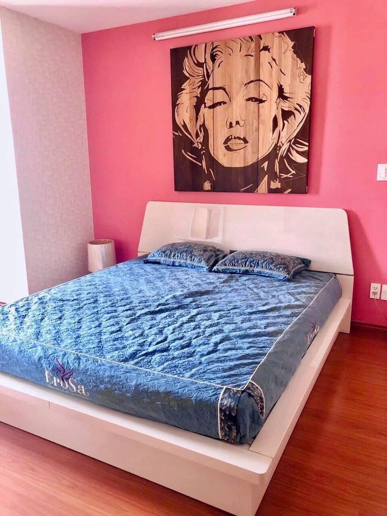 It's the owner who needs to rent-- 3 bedrooms 120 M2 floors high, full interior, 15 million.
