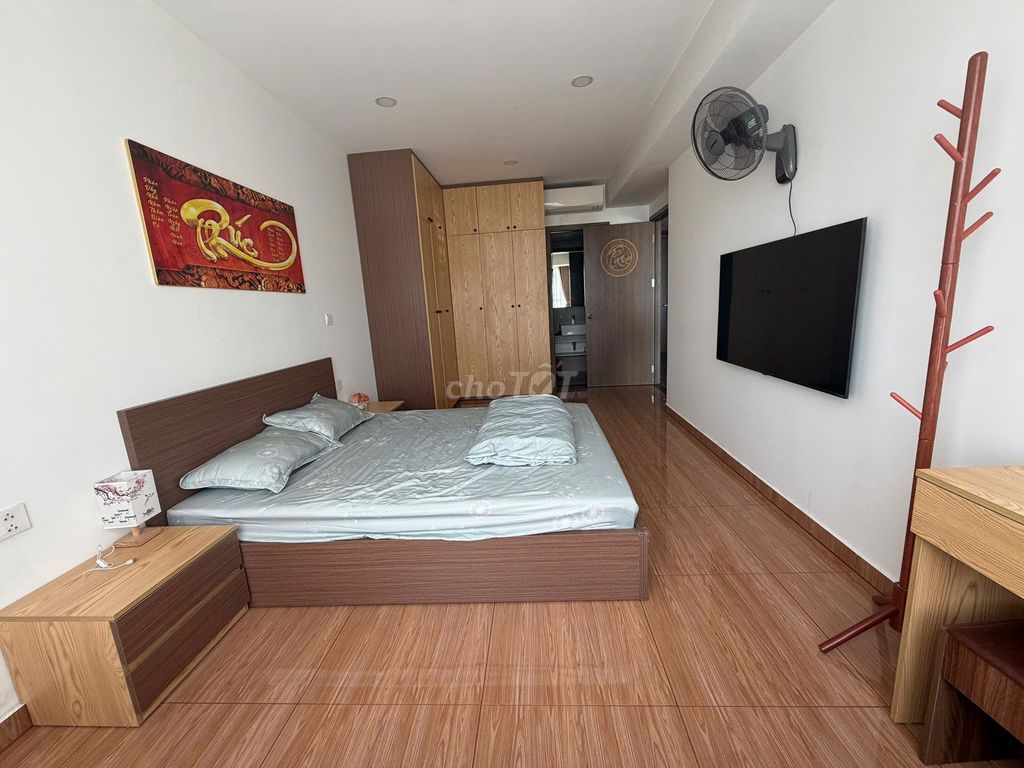 The river panfork rents three times the bedroom. Two bedrooms, 114 meters, full of furniture, only 25 million.