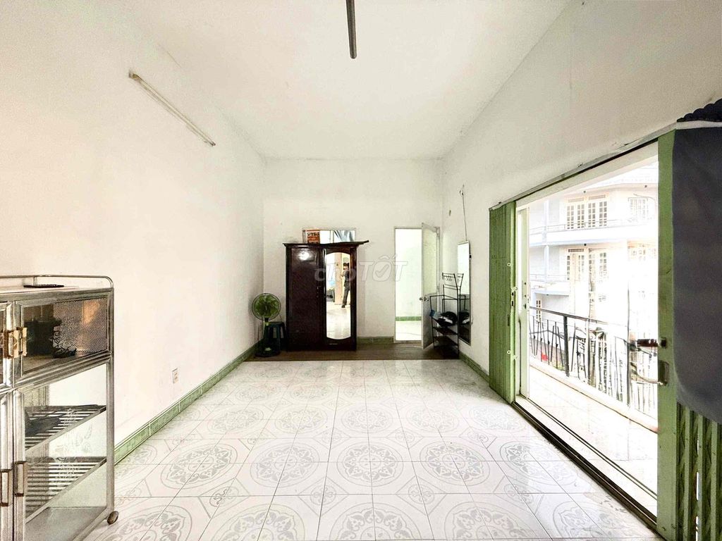 Rent two state power bedrooms at the chess market.